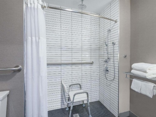 Wyndham Garden LaGuardia South image 12